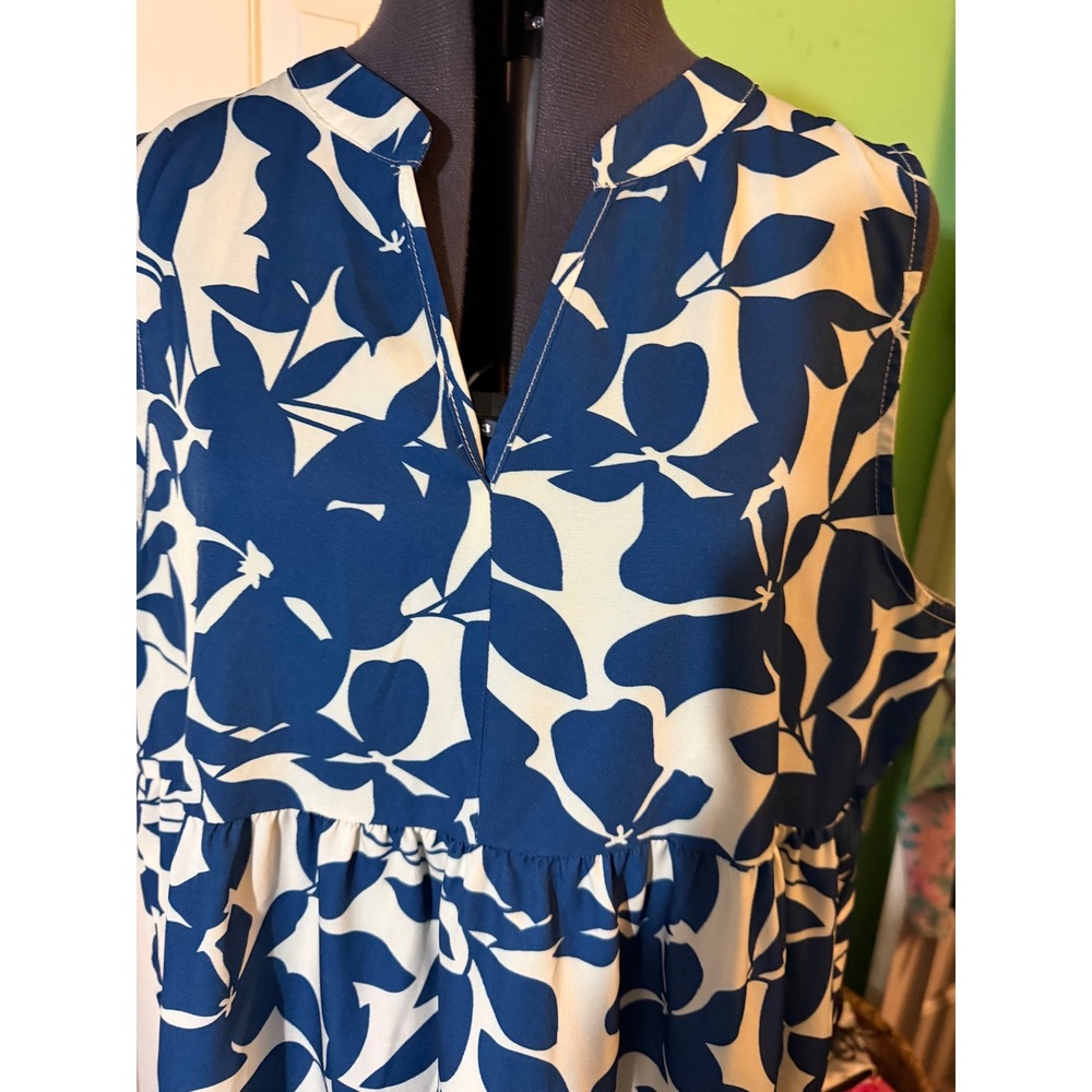 SHEIN Tiered Babydoll Dress Womens XL Navy Blue White Floral Leaf Sleeveless EX - Picture 5 of 7